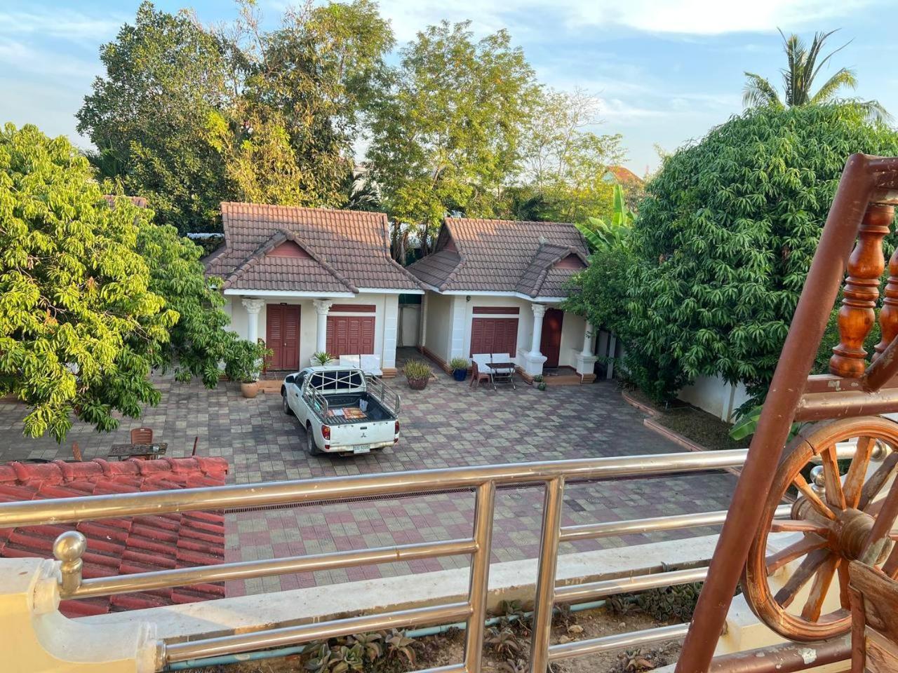 Lotus Blanc Homestay Баттамбанг Экстерьер фото