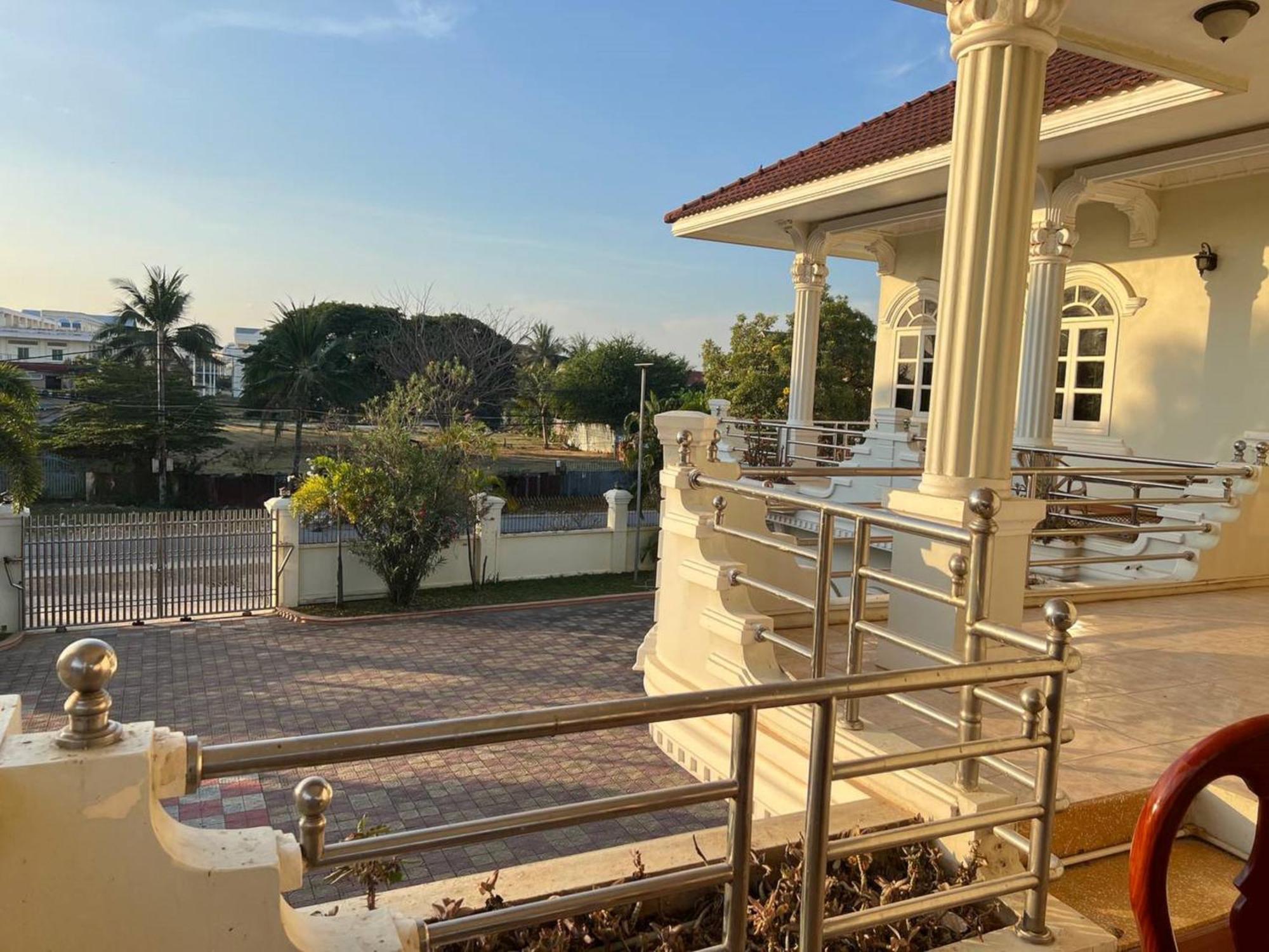 Lotus Blanc Homestay Баттамбанг Экстерьер фото